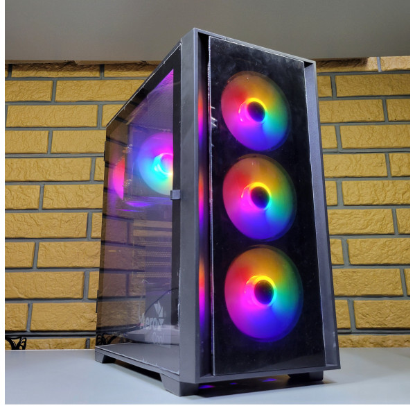 Корпус для ПК Aerocool Black Glass + 4 RGB кулера Корпус для ПК Aerocool Black Glass + 4 RGB кулера